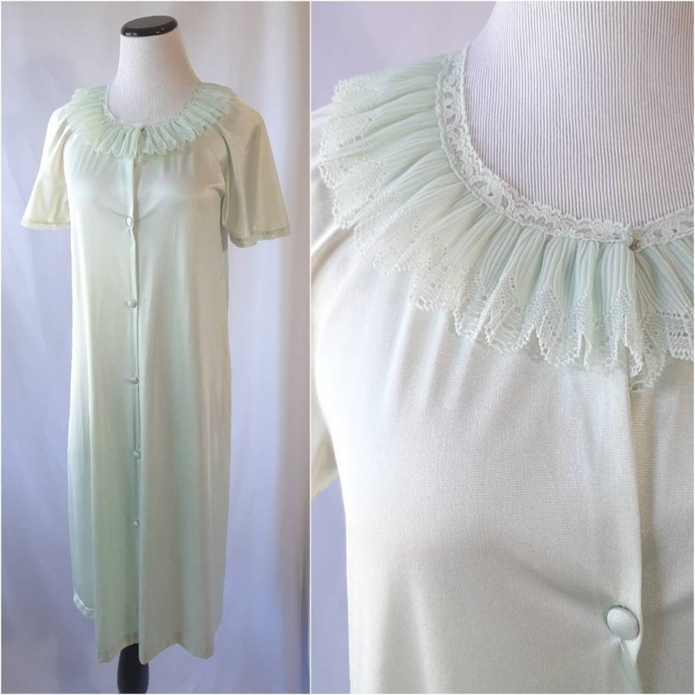 Vtg VANITY FAIR Pastel Green Pleated Collar Flutter Sleeve Lightweight Robe